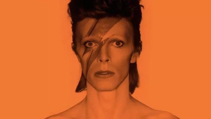 “偶像”这个时尚界最为误用的词, 却恰恰最能正确定义David Bowie