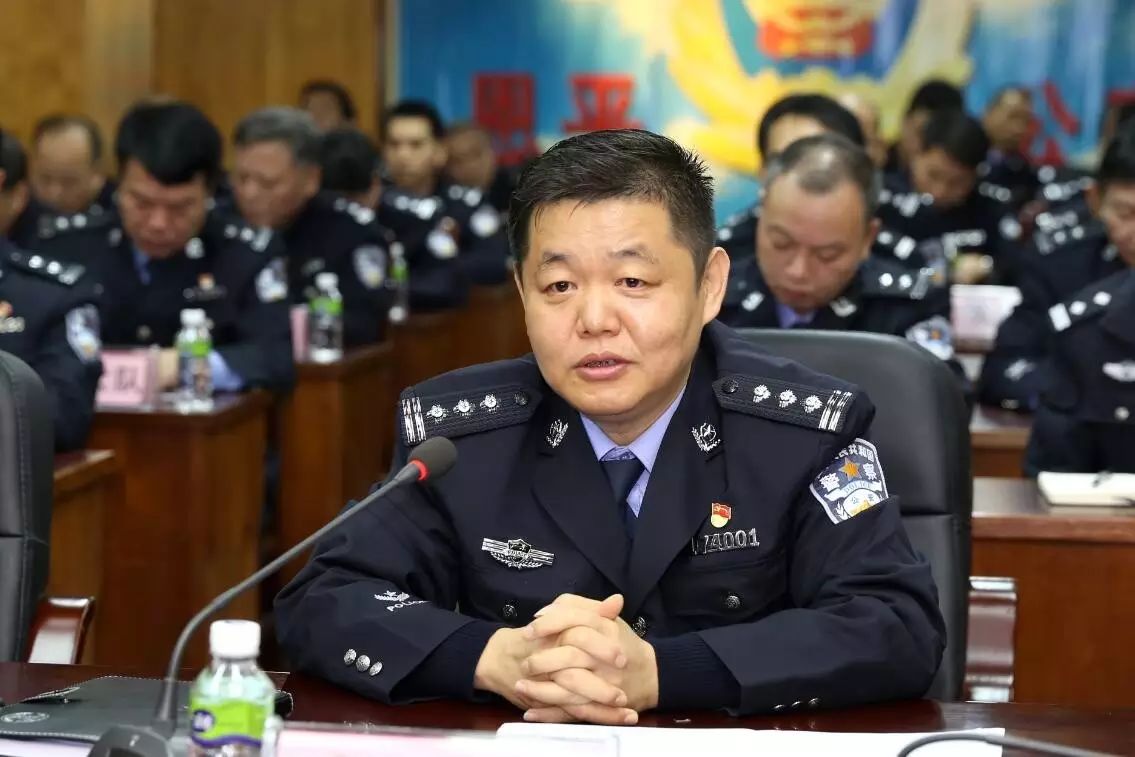 恩平市副市长,公安局局长朱立辉汇报该局工作