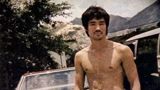 李小龙逝世45周年:死因之谜和至今仍保持着的9大记录…