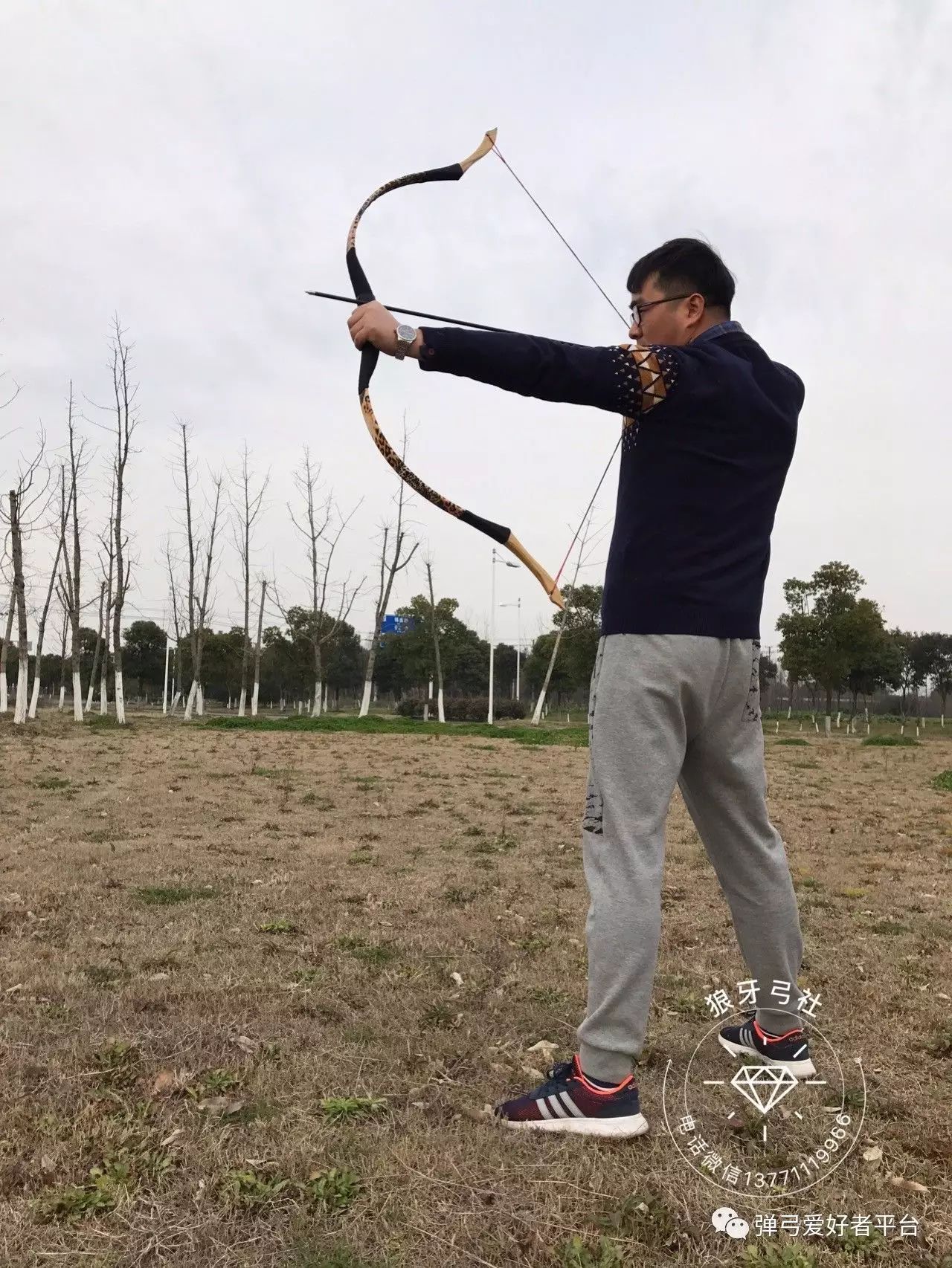 在速射方面是传统弓的优势,拉弓,射箭就是这么简单随意,值得你尝试