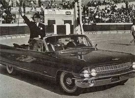 凯迪拉克博物馆鱼缸_博物馆凯迪拉克的故事_在博物馆中欣赏凯迪拉克的经典