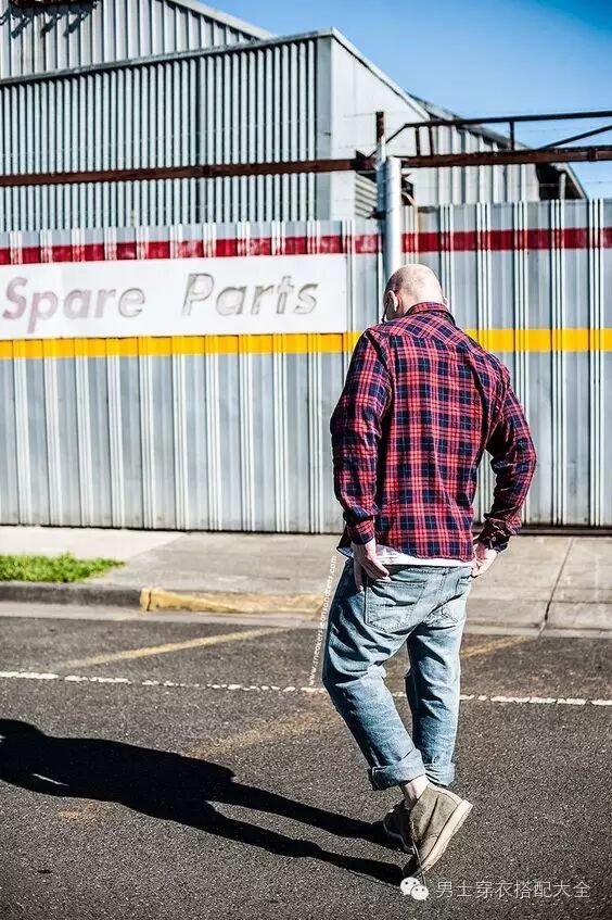 小白鞋只能算基础单品，今年麂皮鞋才是主角