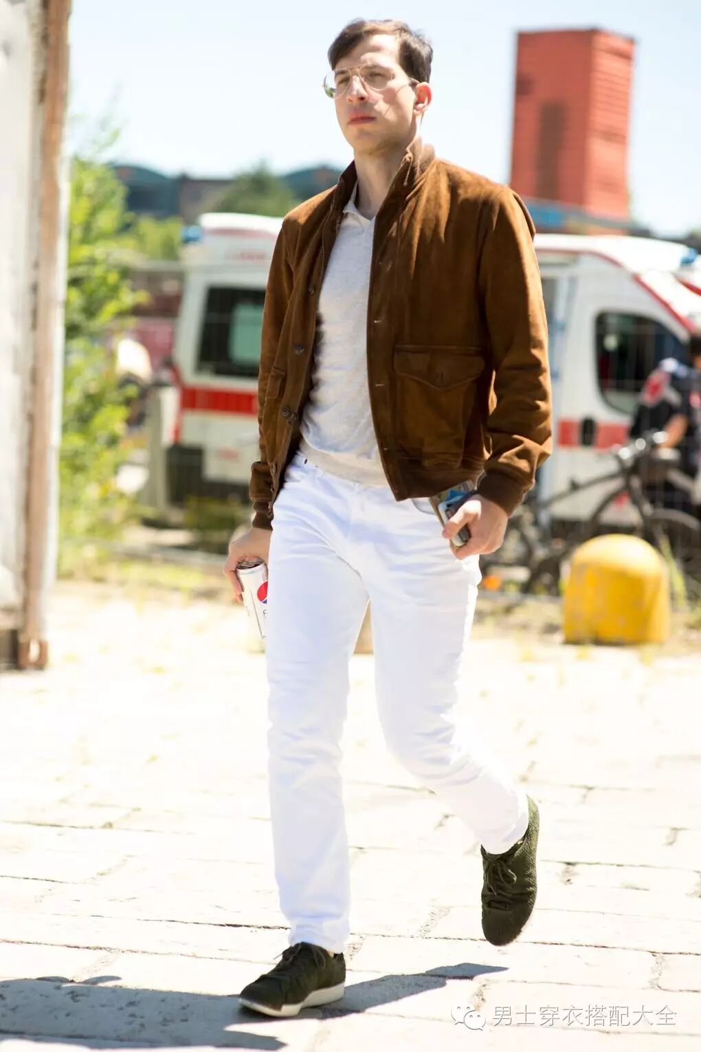 小白鞋只能算基础单品，今年麂皮鞋才是主角