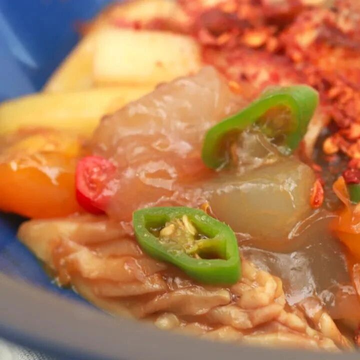 这道素食是夏天餐桌上的常客，爽滑低脂又开胃！