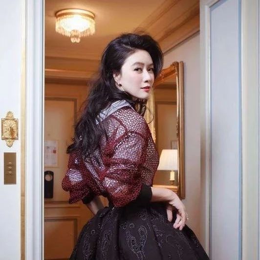她与陆毅同居4年被嫌弃, 今得影后还成了女富豪, 42岁美过鲍蕾!