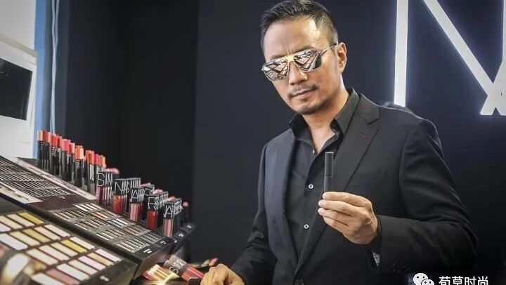 NARS继柯震东之后又找了新代言人! 看着是像来收购的