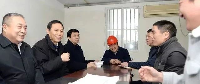 武汉市开展今年首次市区领导干部下基层大接访