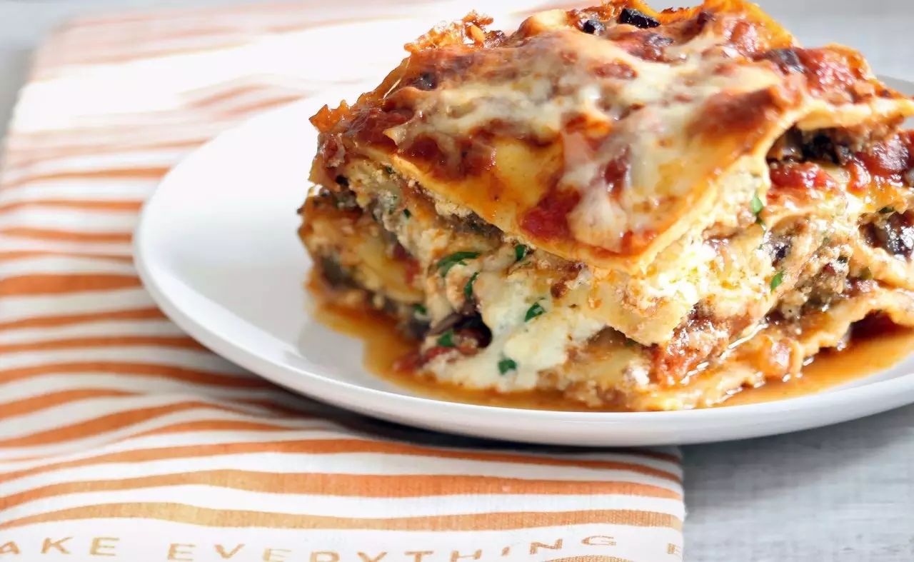 举个例子,传统意义上的千层面(lasagna)是这样↓