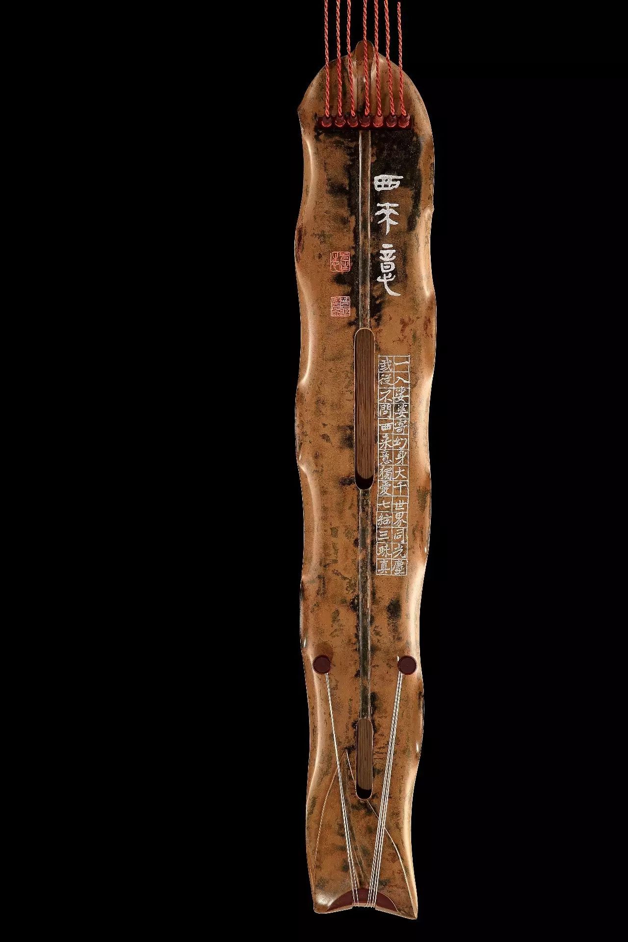 琴名:西来意,蕉叶式.琴长:125cm;肩宽:21cm;尾宽:16cm;紫檀配件.