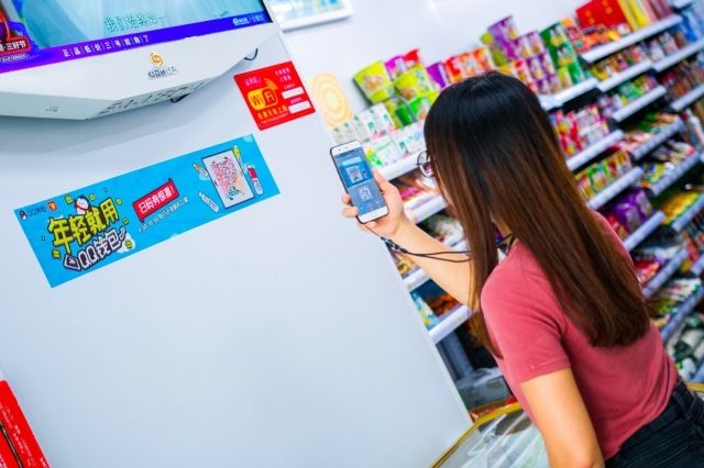 年轻人都排队买，看QQ钱包跨界营销刷屏背后的方法论