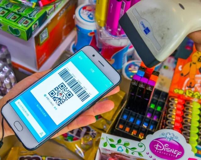 年轻人都排队买，看QQ钱包跨界营销刷屏背后的方法论