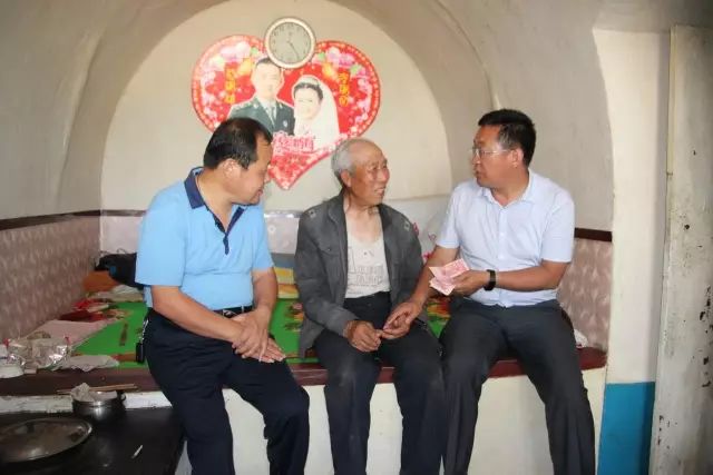 【偏关】偏关县委副书记王文阁在万家寨镇讲党课