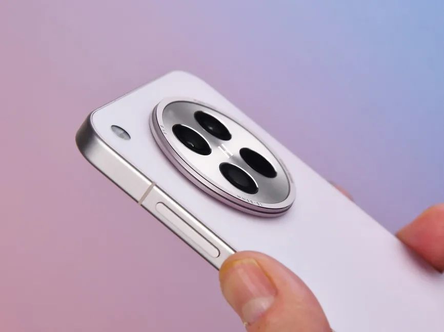 全新OPPO Find X8系列开箱上手：全系直屏，打造趁手称心好体验