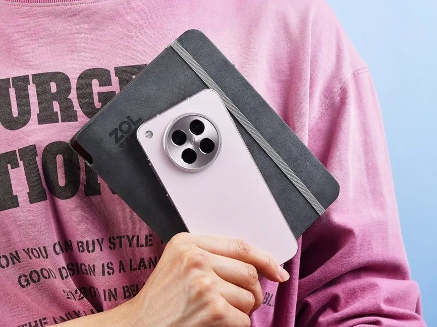 全新OPPO Find X8系列开箱上手：全系直屏，打造趁手称心好体验