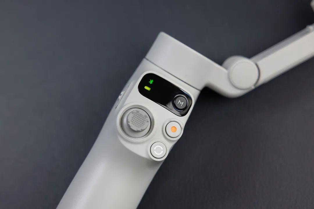 大疆Osmo Mobile 7系列评测：收纳自如、智能跟随拍摄的手机云台