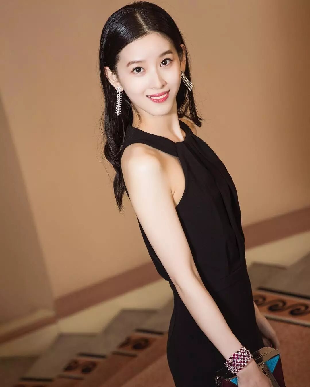 奶茶帮刘强东代言的京东时尚 Gucci,Prada都哭了