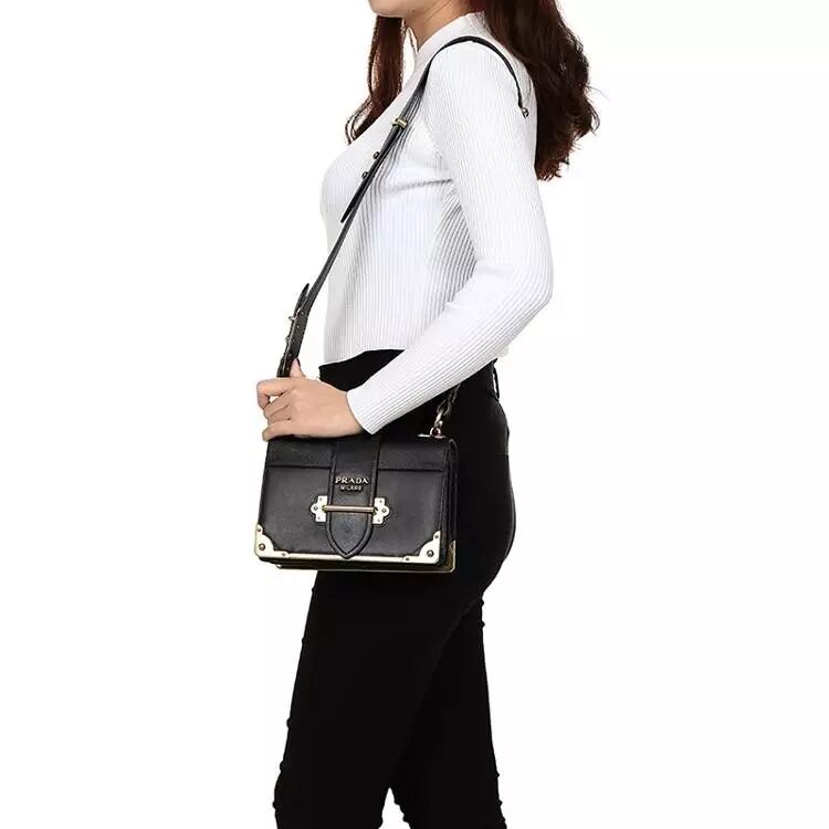 奶茶帮刘强东代言的京东时尚 Gucci,Prada都哭了