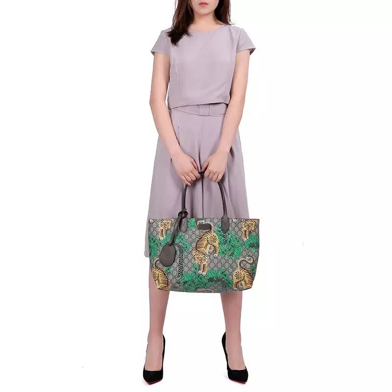 奶茶帮刘强东代言的京东时尚 Gucci,Prada都哭了