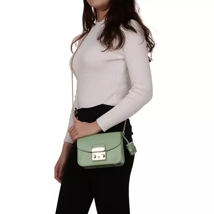 奶茶帮刘强东代言的京东时尚 Gucci,Prada都哭了