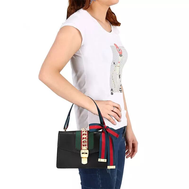 奶茶帮刘强东代言的京东时尚 Gucci,Prada都哭了