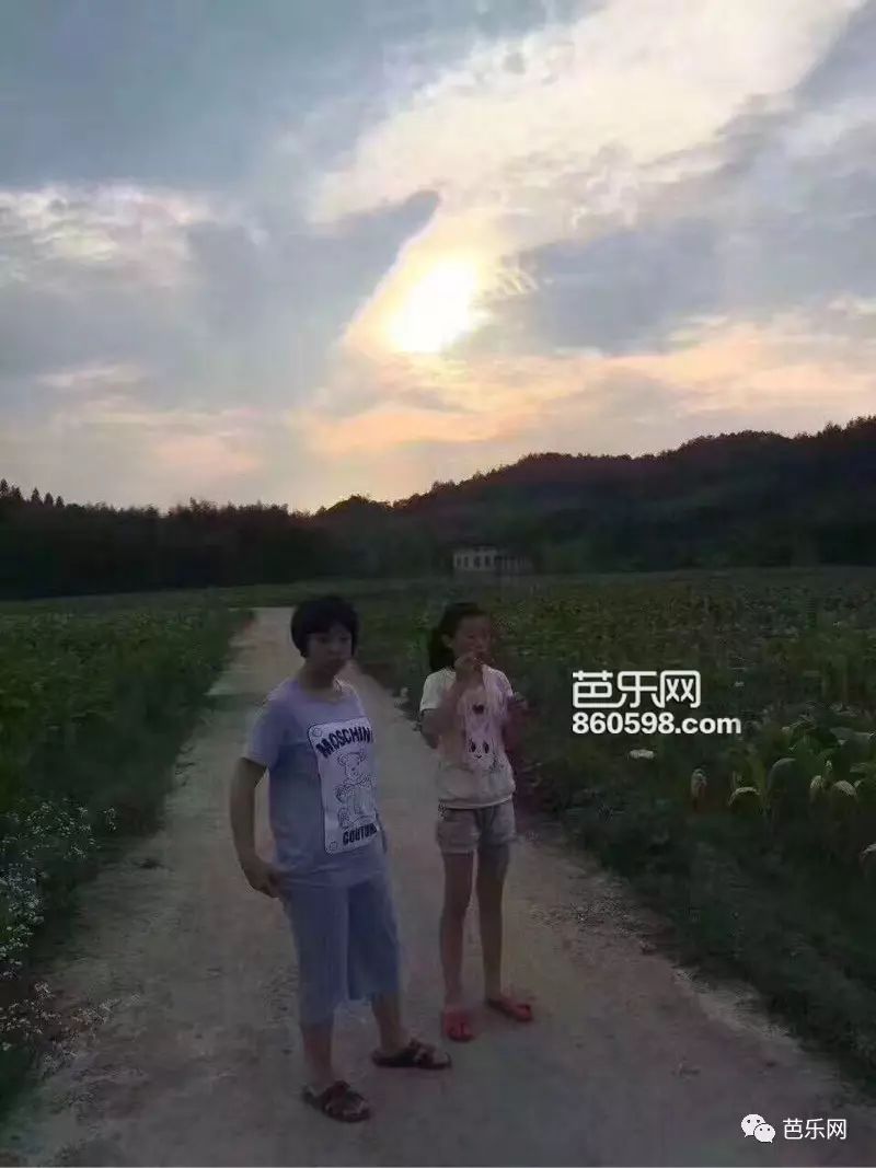 但是出走时的头发是下面这张照片