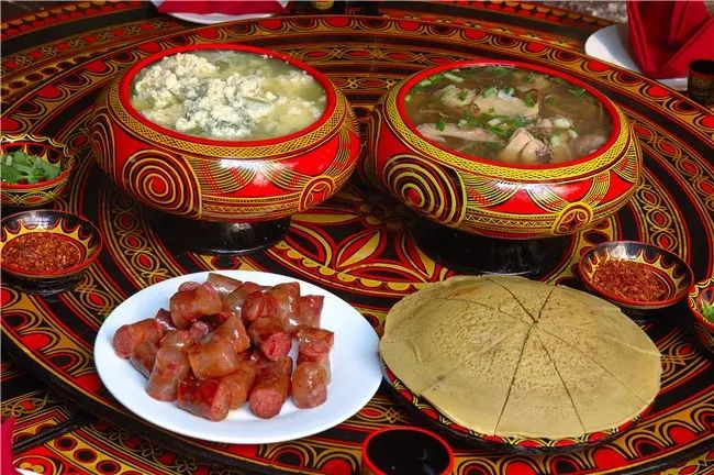 住入丽江,慢叹古城,尝彝族风味