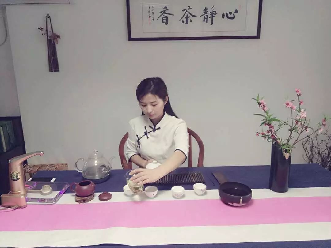 单位:烟台道茗茶艺培训学校高级茶艺师