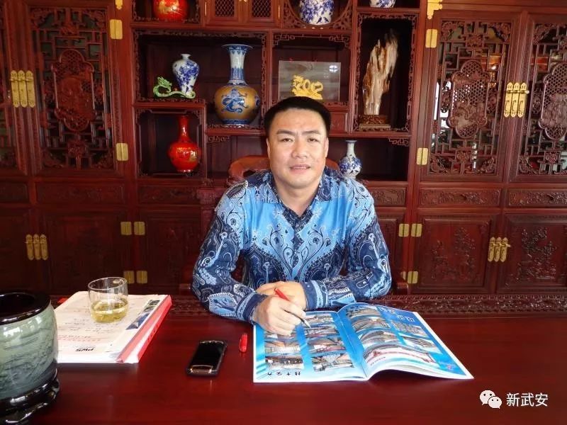 他就是河北苗氏集团董事长,武安市奥科达制管有限公司董事长苗云霄.