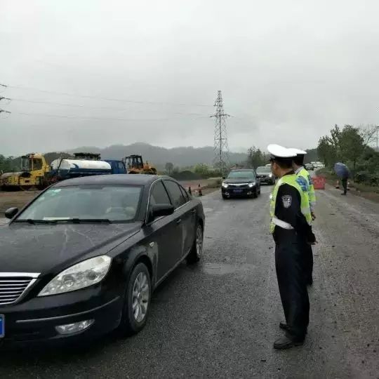 【万载路况】万芳公路大修,近期三兴花塘村段易堵车