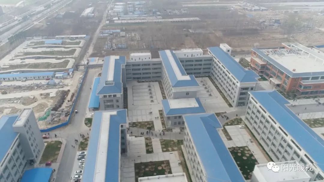 牡丹区职业中专现位于长城路中段,新落成的区职教园内.