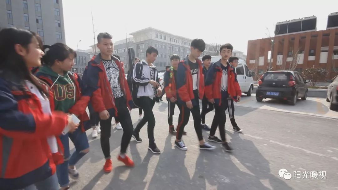 向上的希望…… 牡丹区职业中专现位于长城路中段,新落成的区职教园内