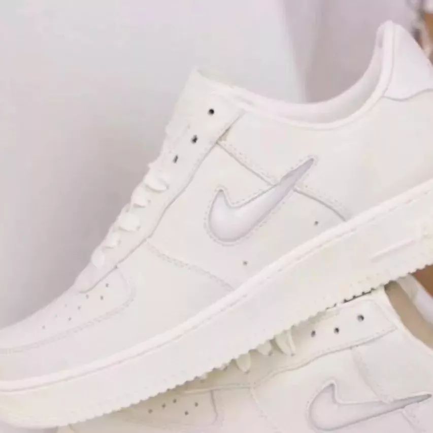 新品速递 耐克 NIKE AIR FORCE 1 空军一号 LOW JEWEL 小勾 复刻 板鞋