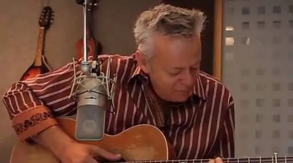 Tommy emmanuel《close to you》指弹