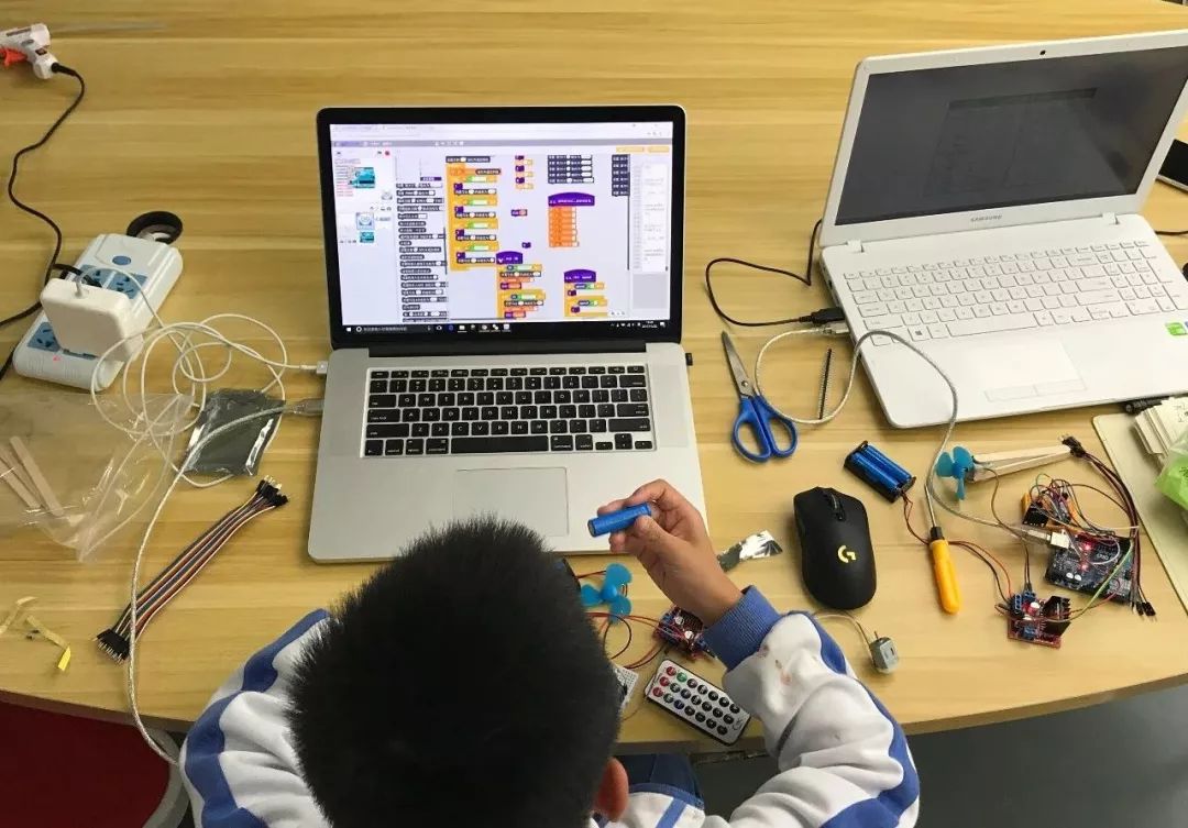 孩子从沉迷游戏到班级学霸,这位妈妈的做法令人钦佩-少儿编程网