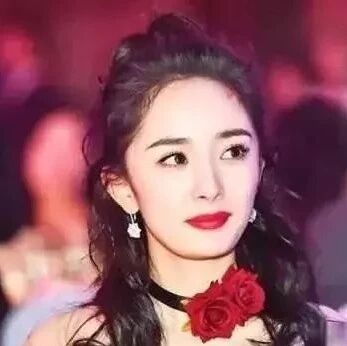 杨幂偷偷给小糯米打电话,不料忘了关麦,通话内容暴露母女关系