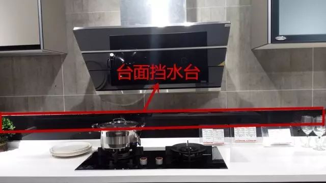 吊柜上玻璃柜门等其他材料的费用