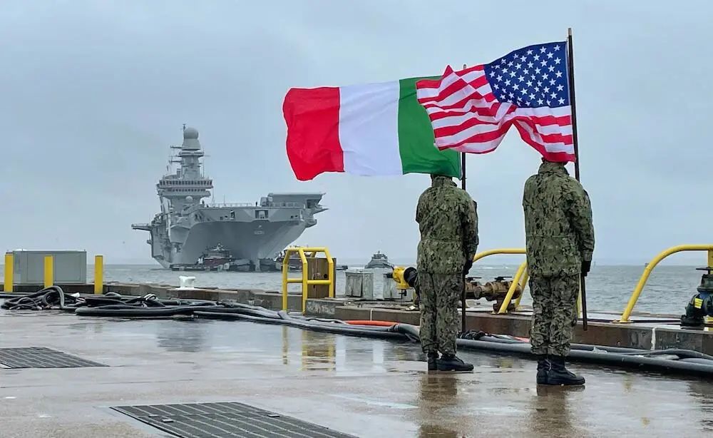 意大利加富尔号航母抵达美国，即将迎接F-35B五代机上舰