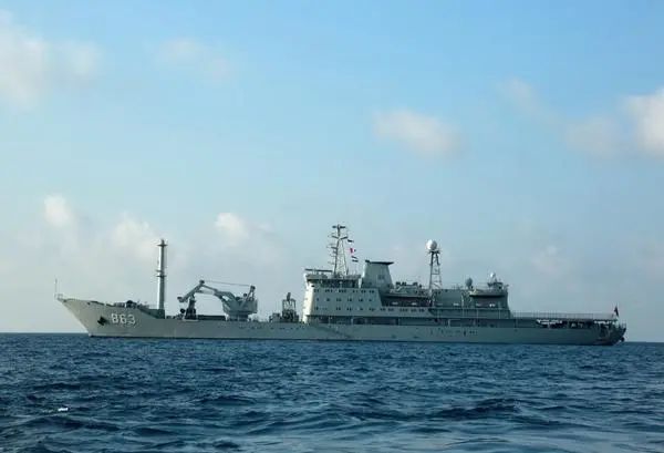 印尼海军：中国海军已抵达巴厘岛，帮助打捞失事潜艇