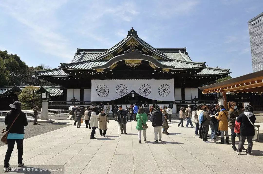 《靖国神社》播出的曲折经历表明,右翼的力量依然十分顽强;日本人对