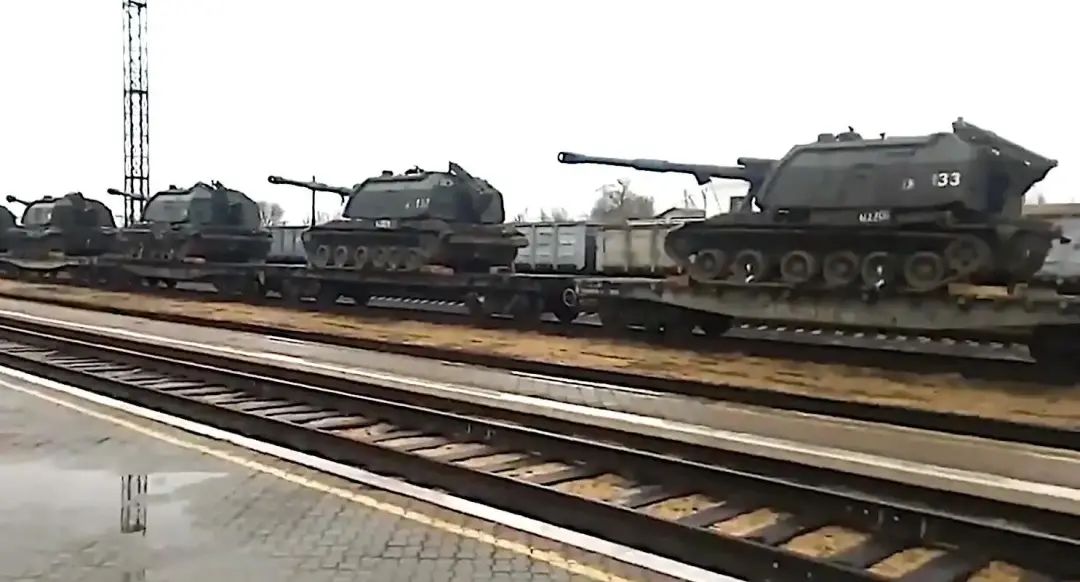 美媒：俄罗斯装甲大军正涌向俄乌边境，危机迫在眉睫