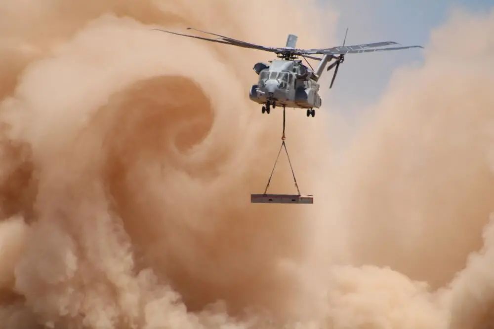 美军最大直升机曝出重大缺陷 在沙尘环境中只能飞不超过70秒