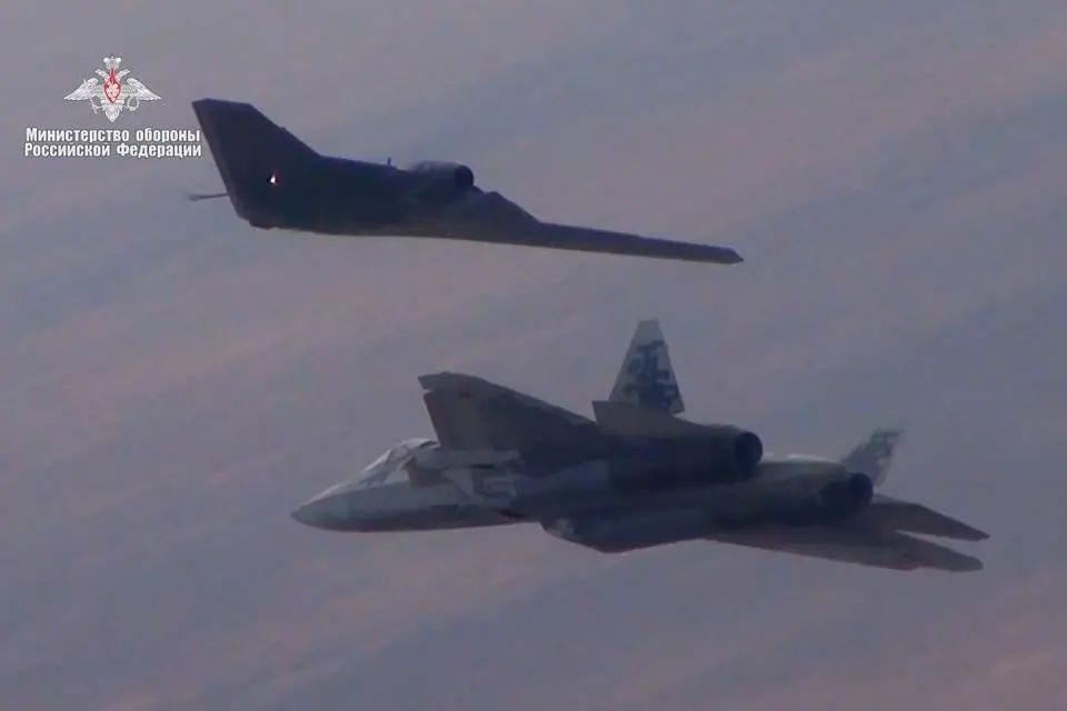 俄专家披露“猎人”无人攻击机用途：将成苏57“忠诚僚机”