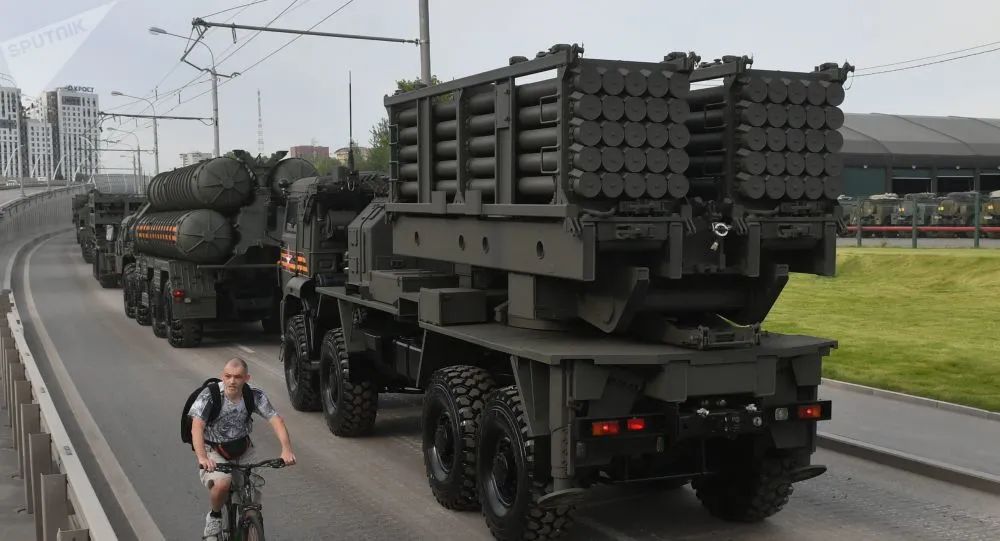 俄军开始列装新型远程火箭布雷车 发射管密密麻麻排列