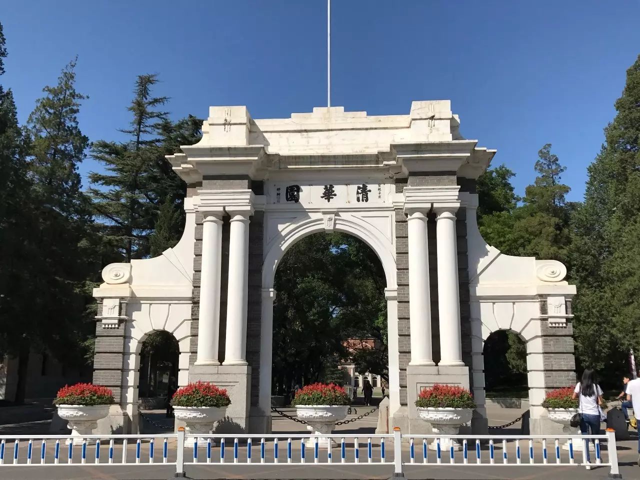 母校的食堂在召唤我 作为北京最大的学校,清华大学的校园足足有356