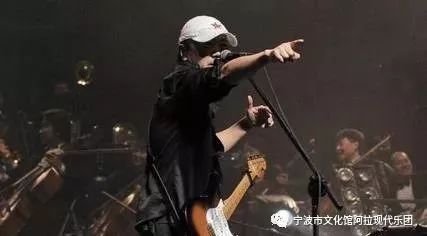 崔健|摇滚与交响音乐会,这是国内摇滚乐的一个高规格的演出,数字专辑今年亮相.