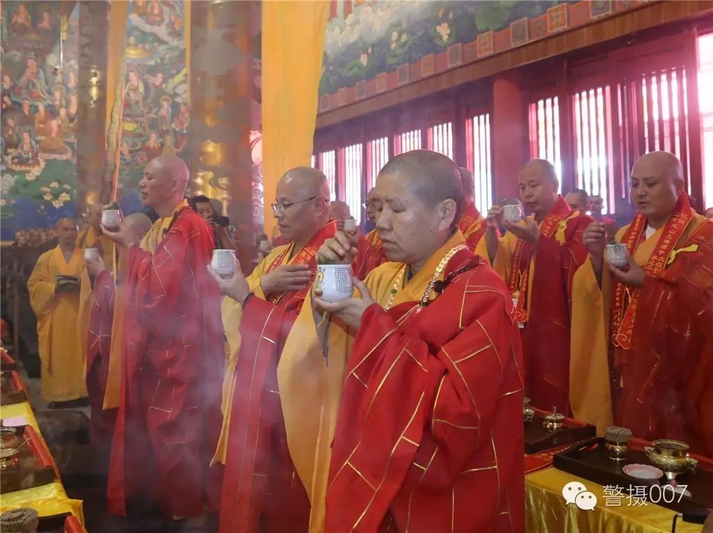 江西末山九峰禅寺举行大雄宝殿佛像开光暨寺院落成庆典