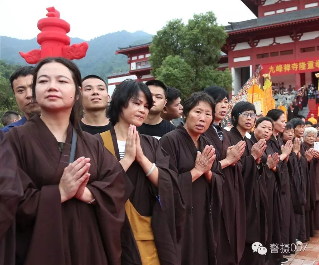 江西末山九峰禅寺举行大雄宝殿佛像开光暨寺院落成庆典