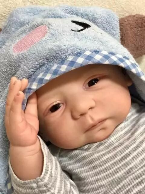 仿真宝宝产品介绍日本推出超逼真的仿真婴儿，跟真实的小婴儿相似度99%！7