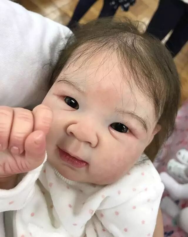 仿真宝宝产品介绍日本推出超逼真的仿真婴儿，跟真实的小婴儿相似度99%！2