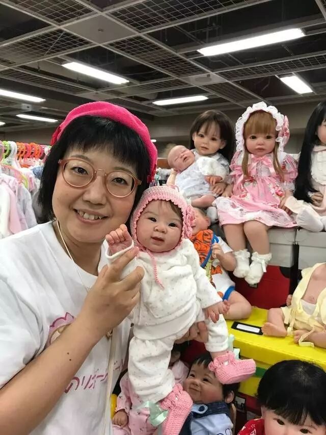 仿真宝宝产品介绍日本推出超逼真的仿真婴儿，跟真实的小婴儿相似度99%！3